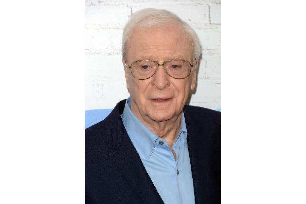 ...Sir Michael Caine ein Frischling unter den Sirs und Dames, er darf sich seit dem Ritterschlag durch die Königin im Sommer...