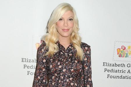 Tori Spelling erwartet mit 43 Jahren ihr fünftes Kind. Sie ist aber bei Weitem nicht die einzige Prominente, die mit über 40...