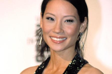 Die US-Schauspielerin Lucy Liu bekam ihren Sohn Rockwell Lloyd 2015 mit 46 Jahren. Allerdings angeblich durch die Hilfe eine...