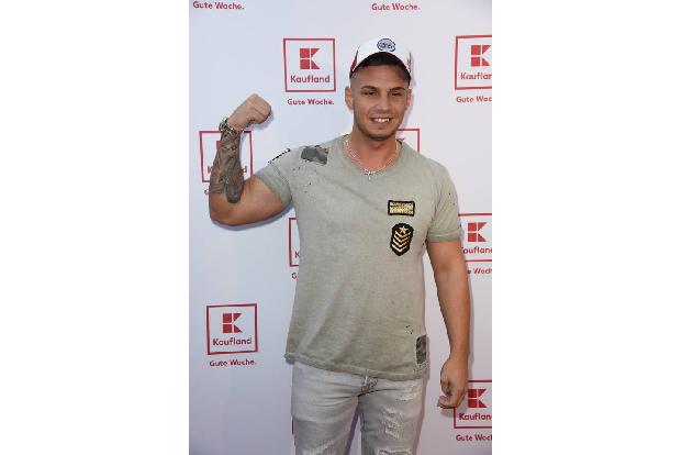 ...nahm auch Pietro Lombardi teil - und zeigte sich bei den actionreichen Prüfungen eher zurückhaltend. Ob der Sänger den ha...