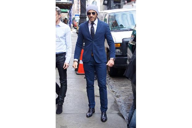 ...zwei Schritte hinter ihm am Arbeiten. Sébastien ist der Bodyguard von Herrn Lagerfeld und somit immer und überall dort an...