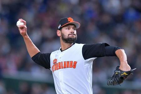 Am 28. Juli war der größte Pitcher im Profibaseball, Loek van Mil, in einen tödlichen Unfall verwickelt. Er wurde nur 34 Jah...