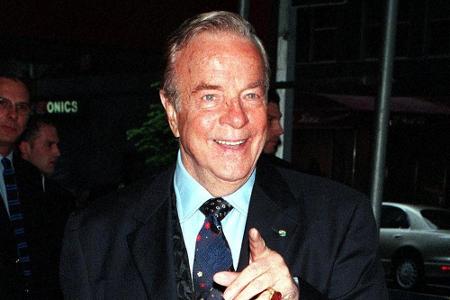 Das Leben des italienischen Star-Regisseurs Franco Zeffirelli ging am 15. Juni zu Ende. Der Filmemacher verstarb im Alter vo...