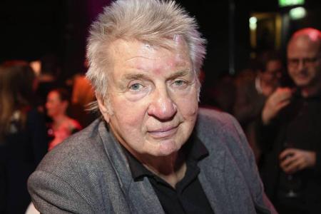 Er arbeitete als Kabarettist, Autor, Schauspieler, Regisseur, Boxkampfrichter und Sportkommentator: Werner Schneyder starb a...