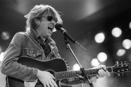 Am 25. Februar schockierte der Tod des britischen Sängers und Frontmanns der Band Talk Talk, Mark Hollis, die Musikwelt. Sei...