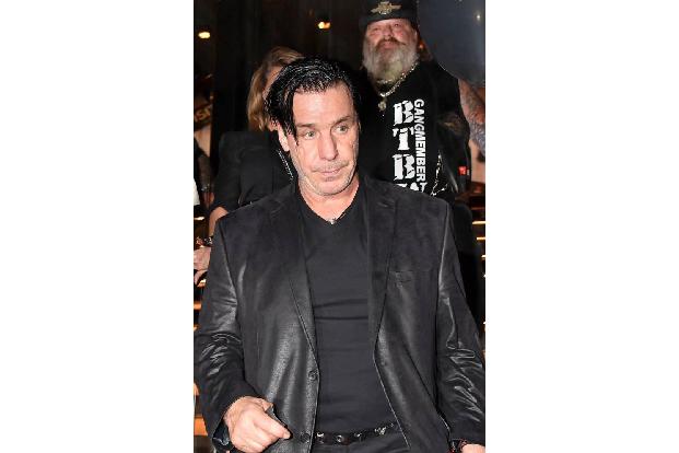 ...Till Lindemann, der sich das bunte Treiben um sich herum nur zu gerne anschaute. Zu gucken gab es auch genug, war doch da...