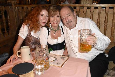 Oktoberfest 2018 Laura Käfer Carolin Reiber Ralph Siegel imago Furture Image.jpg