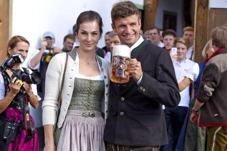 FC-Bayern-Profi Thomas Müller und seine Frau Lisa sind nicht nur auf dem Oktoberfest ein schönes Paar. Er setzte auf den kla...