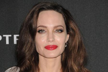 Im Mai 2013 unterzog sich Angelina Jolie einer Mastektomie und 2015 einer Eierstock- sowie Eileiteroperation. Für die Schaus...