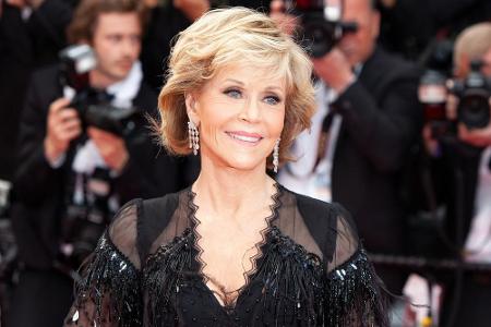 Im Jahr 2011, während einer Routine-Mammographie wird bei Jane Fonda Brustkrebs entdeckt. Weil er früh erkannt wurde, kann d...