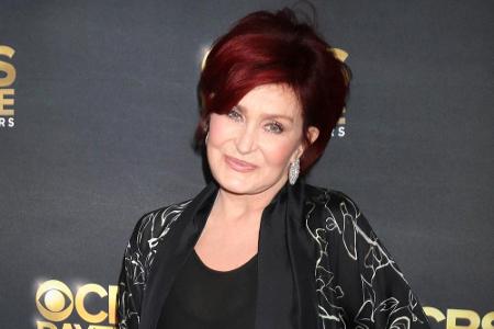 Sharon Osbourne kämpfte und besiegte den Darmkrebs, der 2002 bei ihr festgestellt wurde. Als Sharon erfuhr, dass sie genetis...