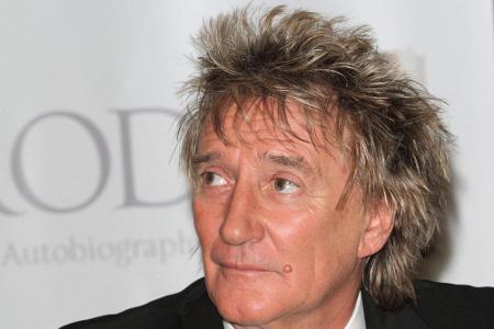 Rod Stewart erkrankte 2001 an Schilddrüsenkrebs und musste um seine Stimme bangen. 