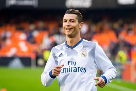 Platz 3: Auf Platz drei und zwischen die Kardashians hat sich Fußballstar Cristiano Ronaldo (32) geschummelt. Mit 104 Millio...