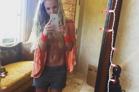 Aber auch Britney Spears (34) zeigt ihre 