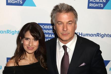 Nach fünf Jahren Ehe und drei gemeinsamen Kindern sind Schauspieler Alec Baldwin (59) und Yoga-Lehrerin Hilaria Thomas (33) ...