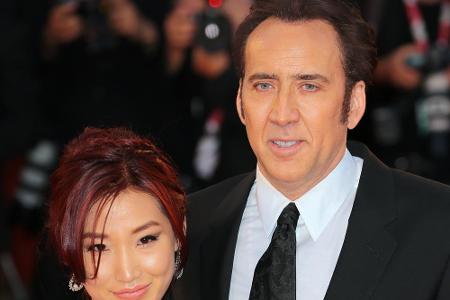 Der 53-jährige Schauspieler Nicolas Cage lernte seine 20 Jahre jüngere Frau Alice Kim (33) 2004 in einem Nachtclub kennen un...