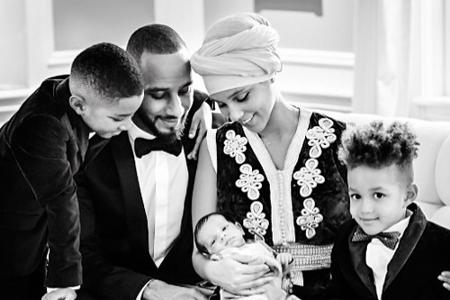 Alicia Keys postete auf ihrem Instagram-Account ein Familien-Porträt, auf dem erstmals auch ihr neugeborener Sohn Genesis Al...