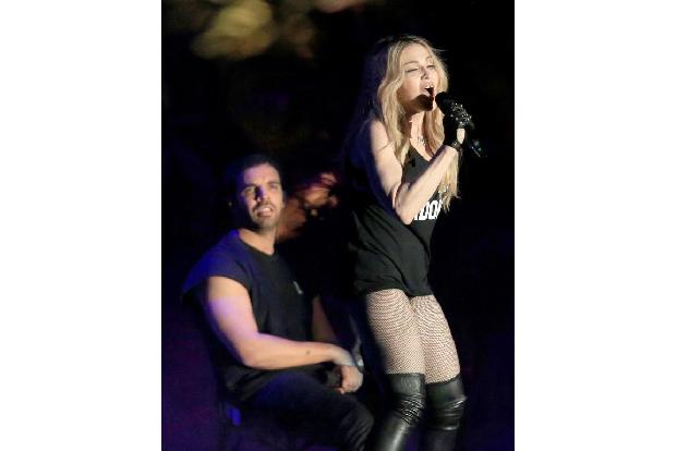 Madonna knutscht bei Festival mit Rapper Drake
