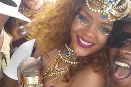 Für jeden Spaß zu haben: Mit Selfies dokumentierte Rihanna die wilde Party
