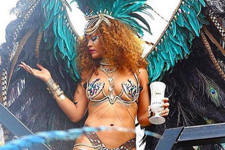 Doch beim Karneval auf Barbados gibt es nicht nur viel nackte Haut zu sehen, auch der Alkohol fließt in Strömen