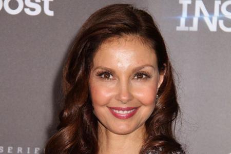 Eine der ersten, die den Produzenten beschuldigte, war Ashley Judd (49). Weinstein wollte sie massieren. Er war zu diesem Ze...