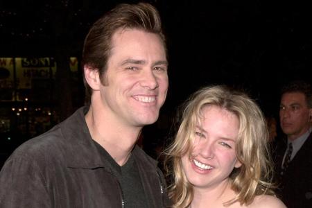 Ebenfalls ein vergessenes Pärchen: Renée Zellweger (47) und Jim Carrey (54) waren von 1999 bis 2000 verlobt. Seite an Seite ...