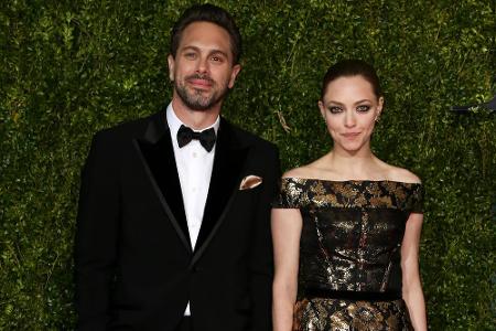 Amanda Seyfried und Thomas Sadoski verkündeten erst kürzlich, dass sie ein Kind erwarten. Seit September sind sie verlobt. S...