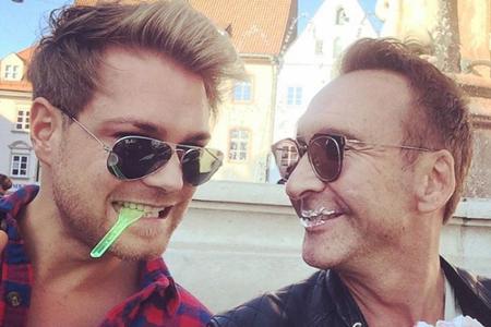 Liebe geht bekanntlich durch den Magen! TV-Moderator Jochen Bendel (r.) und sein Partner Matthias heirateten heimlich im Aug...