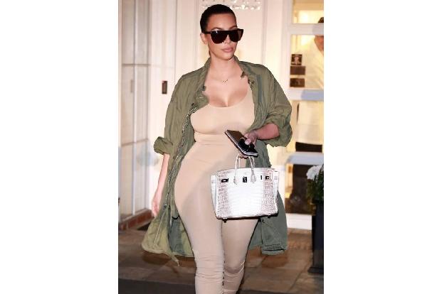 ...Kim Kardashian. Eigentlich nur wenig verwunderlich - immerhin fällt ihr Hintern schon in die Kategorie XXXL! Trotzdem gil...