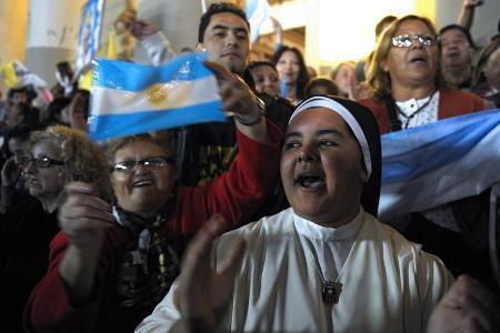 papst habemus papam franziskus jorje mario bergoglio argentinien kardinal oberhaupt katholische kirche