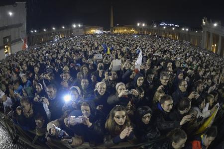 papst habemus papam franziskus jorje mario bergoglio argentinien kardinal oberhaupt katholische kirche