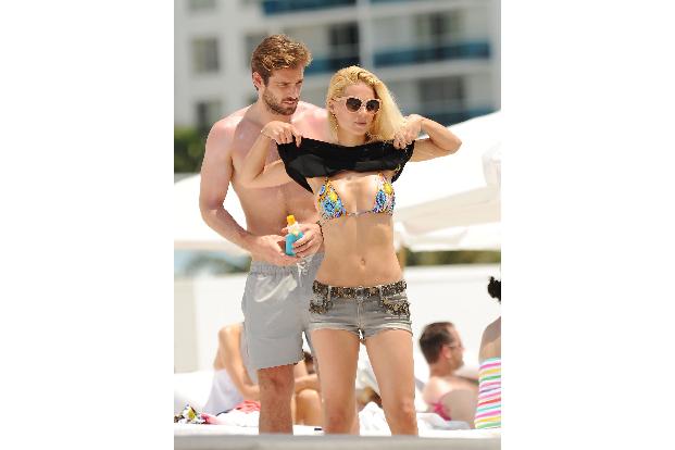 Der Strandgang der beiden ist bestens vorbereitet.