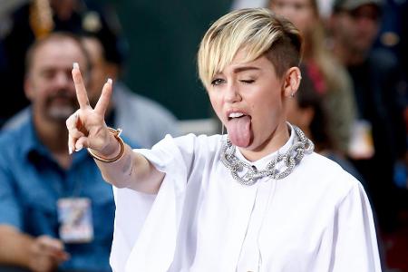 Miley Cyrus soll sogar einen Keuschheitsring getragen haben. Doch als sie mit 17 Jahren Liam Hemsworth datete, wollte sie ni...