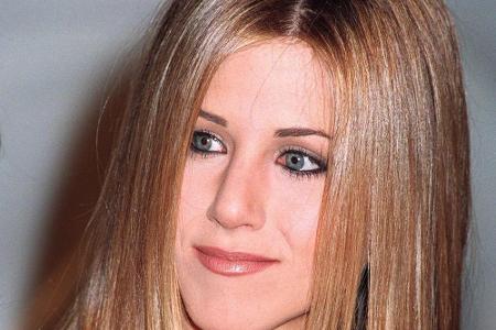 1997: Irgendwann fand die Schauspielerin zu ihrem zweiten großen Frisuren-Thema, dem Mittelscheitel.