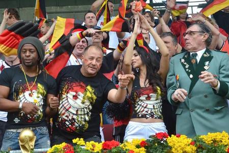 Außerdem mit von der Partie: Moderator Mola Adebisi und 