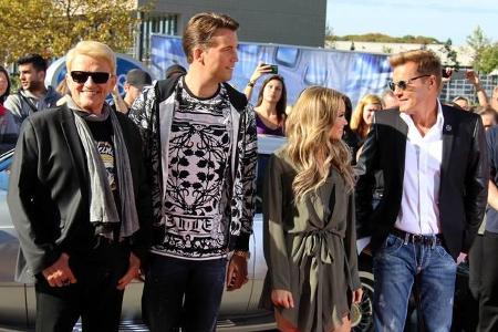 ...von Pop-Titan Dieter Bohlen, der ihr scheinbar Mut zu spricht. Doch wie kam es zu dem plötzlichen Beziehungs-Aus zwischen...