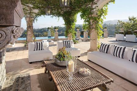 Heidi Klum Villa 04 Terrasse.jpg