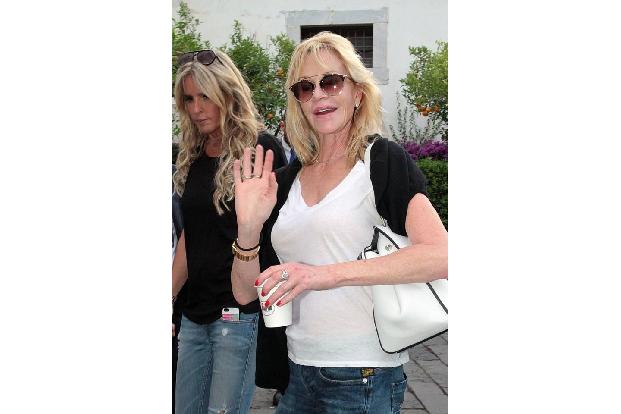 Dafür, dass sie gerade erst die Trennung von Antonio Banderas bekannt gab, wirkt Melanie Griffith erstaunlich entspannt. Die...