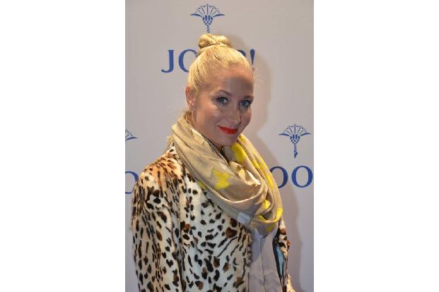 ...die deutsche Schauspielerin Janine Kunze lebte in einer Pflegefamilie und wurde später von ihren Pflegeeltern adoptiert.