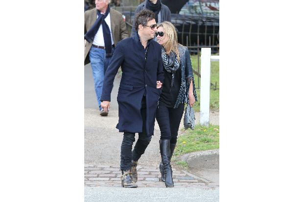 Liebling der Paparazzi: Hince und Moss bei einem Spaziergang in London.