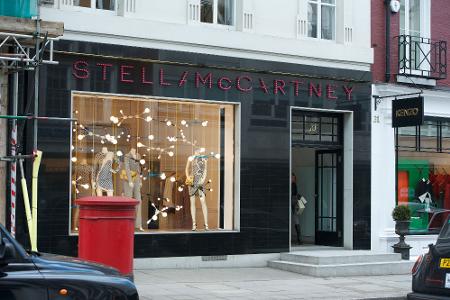 Zuvor hatte sie sich bei Freundin Stella McCartney die neueste Mode angesehen.