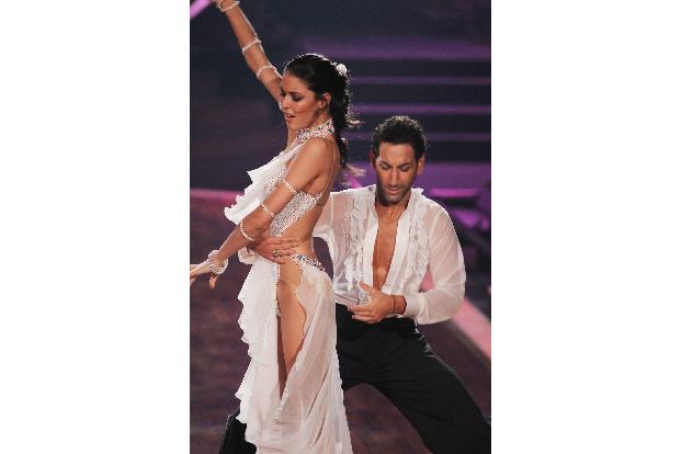 Danach legte Rebecca mit Tanzpartner Massimo Sinató einen wirklich heißen Rumba aufs Parkett.