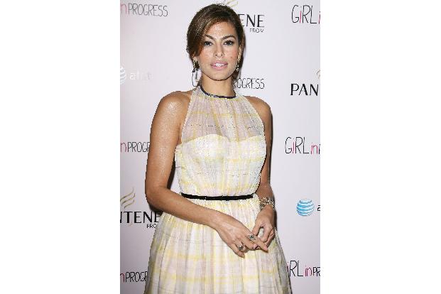 Die wunderschöne Schauspielerin Eva Mendes hört ihre biologische Uhr langsam ticken.
