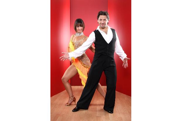 Der Schauspieler Patrick Bach hat die Profitänzerin Melissa Ortiz-Gomez an seiner Seite...