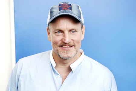 Es klingt beinahe unglaublich, aber der Vater von Woody Harrelson war ein Auftragskiller. Dieser arbeitete für mehrere Syndi...