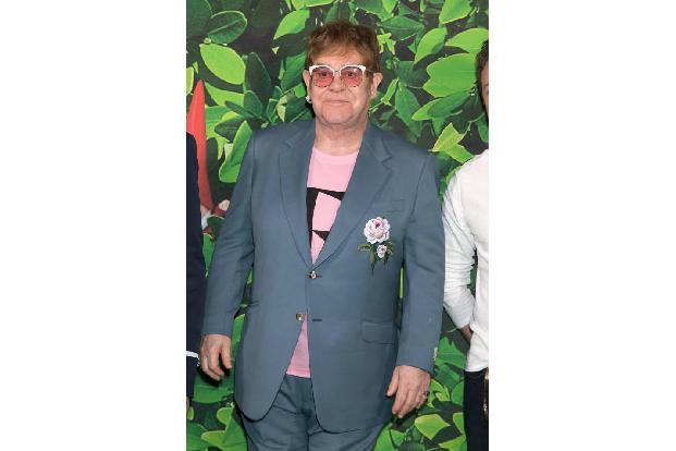 ...Elton John von Eminem erhielt, denn der Rapper dachte, dem Popstar eine Freude zu machen, als er ihm zwei mit Diamanten b...