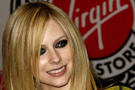 Ihre Sucht ist nicht zu übersehen: Avril Lavigne ist besessen von Augen-Make-up. Oder haben Sie die Sängerin schon mal ohne ...