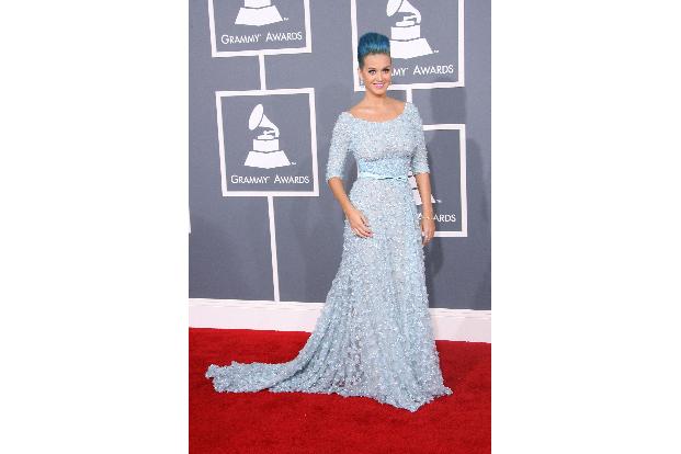 Katy Perry kam ganz mutig blau in blau zu den Awards: Blaue Haare zu einem hellblauen Kleid.