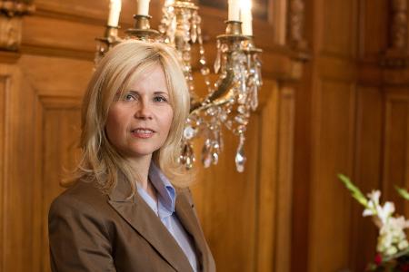 Michaela Schaffrath spielt die Standesbeamtin Frida Lessing in der ARD-Serie 