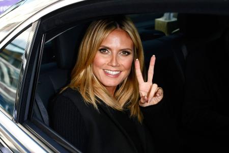 heidi klum model weihnachten christmas martin kristen kamin kakao fest